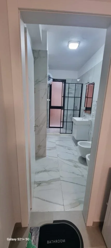 Tirane, jepet me qera apartament 2+1 Kati 3, 86 m² 650 € (astir)