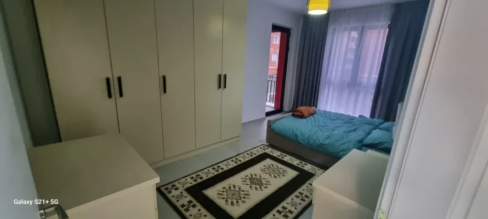 Tirane, jepet me qera apartament 2+1 Kati 3, 86 m² 650 € (astir)