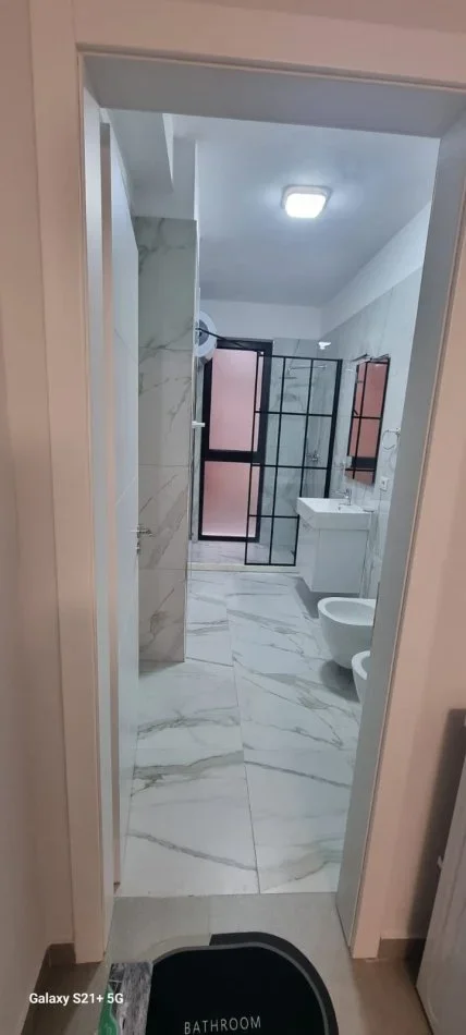 Tirane, jepet me qera apartament 2+1 Kati 3, 86 m² 650 € (astir)