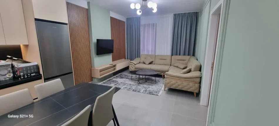 Tirane, jepet me qera apartament 2+1 Kati 3, 86 m² 650 € (astir)