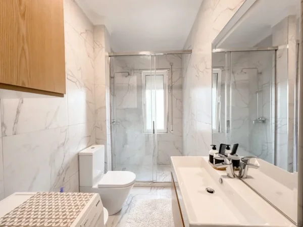 Tirane, jepet me qera apartament 3+1+Ballkon Kati 4, 124 m² 265.000 € (Shitet apartament 3+1+2+garazhd te Kopshti Botanik)