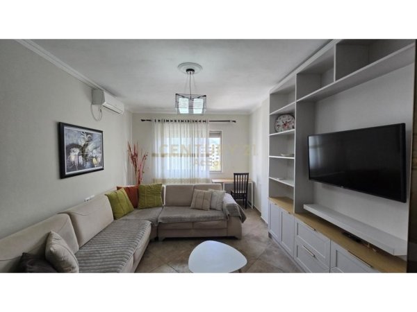 Tirane, jepet me qera apartament 1+1 Kati 6, 55 m² 430 € (Yzberish.)