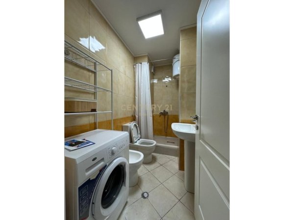 Tirane, jepet me qera apartament 1+1+Ballkon Kati 4, 55 m² 600 € (everest114109)