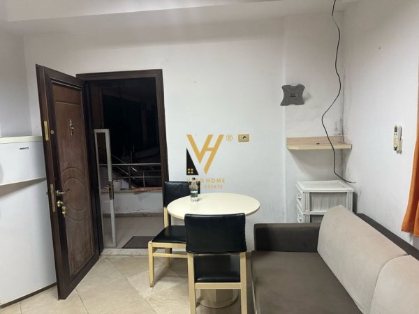 Tirane, jepet me qera garsonier 1+1 Kati 1, 30 m² 300 € (21 DHJETORI)