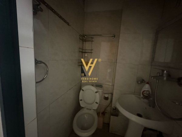 Tirane, jepet me qera garsonier 1+1 Kati 1, 30 m² 300 € (21 DHJETORI)