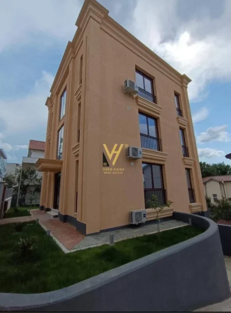 Tirane, jepet me qera Vile 3 Katshe Kati 0, 360 m² 3.000 € (SANATORIUMI)