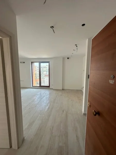 Tirane, jepet me qera ambjent biznesi Kati 5, 125 m² 2.400 € (rruga e kavajes)