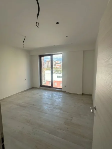 Tirane, jepet me qera ambjent biznesi Kati 5, 125 m² 2.400 € (rruga e kavajes)