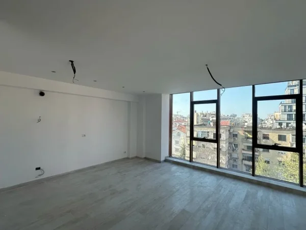 Tirane, jepet me qera ambjent biznesi Kati 5, 125 m² 2.400 € (rruga e kavajes)