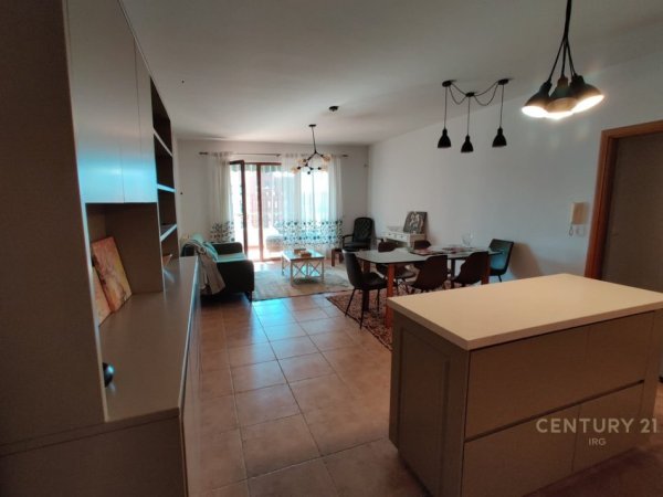 Tirane, jepet me qera apartament 2+1+Ballkon , 116 m² 1.000 € (IRG112221)