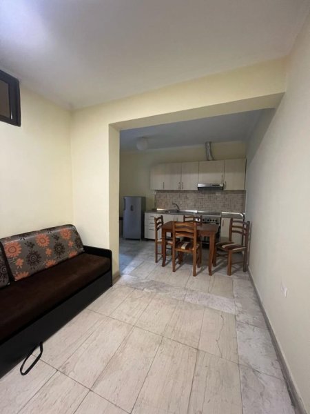 Tirane, jepet me qera apartament 1+1 Kati 2, 60 m² 500 € ( APARTAMENT ME QERA NË ZEMËR TË TIRANËS – TEK 9-KATËSHËT)