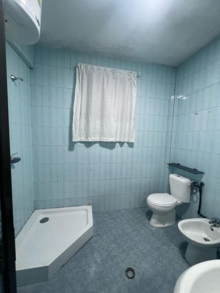 Tirane, jepet me qera apartament 1+1 Kati 2, 60 m² 500 € ( APARTAMENT ME QERA NË ZEMËR TË TIRANËS – TEK 9-KATËSHËT)