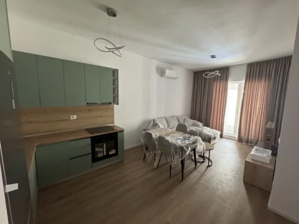 Tirane, jepet me qera apartament 2+1 Kati 5, 100 m² 550 € (Ali demi)