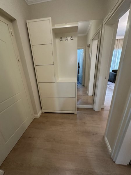 Tirane, jepet me qera apartament 2+1, kati i 4, 65 m² 650euroSheshi Wilson ,Blloku)