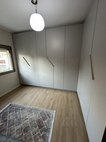 Tirane, jepet me qera apartament 2+1, kati i 4, 65 m² 650euroSheshi Wilson ,Blloku)