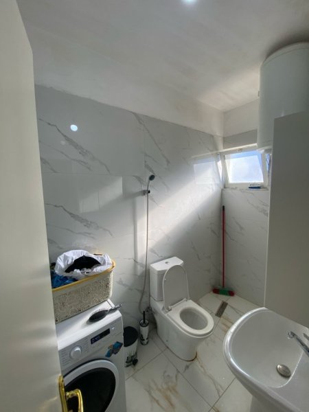 Tirane, jepet me qera Vile 1+1+Ballkon Kati 2, 300 € (Rruga Ejup Kastrati)