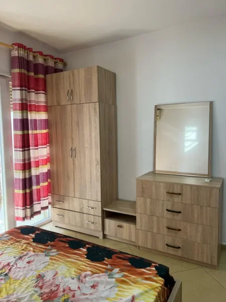 Tirane, jepet me qera apartament 1+1+Ballkon Kati 5, 75 m² 430 € (Teodor keko)