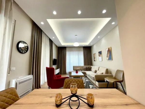 Tirane, jepet me qera apartament 1+1+Ballkon Kati 4, 75 m² 750 € (Delijorgji)