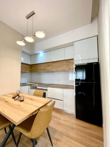 Tirane, jepet me qera apartament 1+1+Ballkon Kati 4, 75 m² 750 € (Delijorgji)