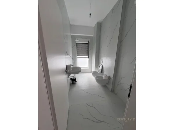 Tirane, jepet me qera apartament 1+1 Kati 5, 52 m² 400 € (Ali Demi)