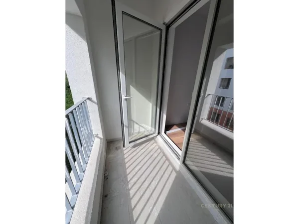 Tirane, jepet me qera apartament 1+1 Kati 5, 52 m² 400 € (Ali Demi)