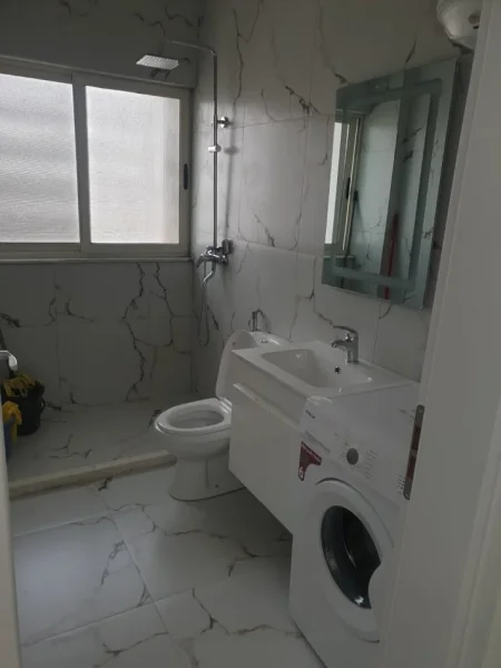 Tirane, jepet me qera apartament 1+1+Ballkon Kati 11, 470 € (prane Fushes se Aviacionit)