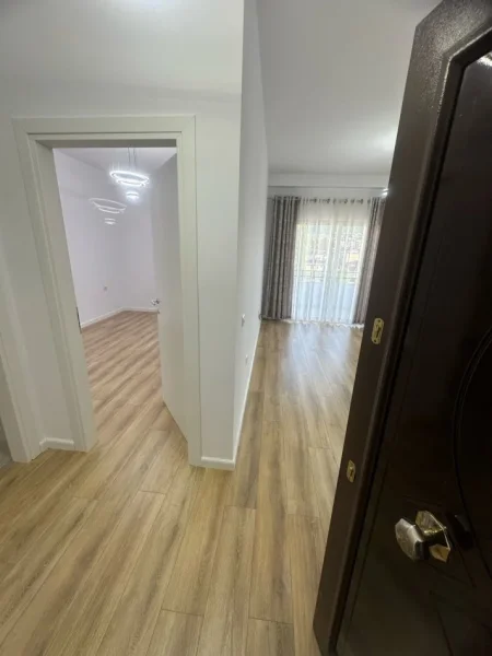 Tirane, shitet apartament 1+1 Kati 4, 65 m² 92.000 € (YZBERISHT)