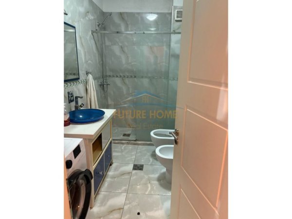 Tirane, jepet me qera apartament 2+1+Ballkon Kati 2, 106 m² 600 € (Komuna E Parisit)