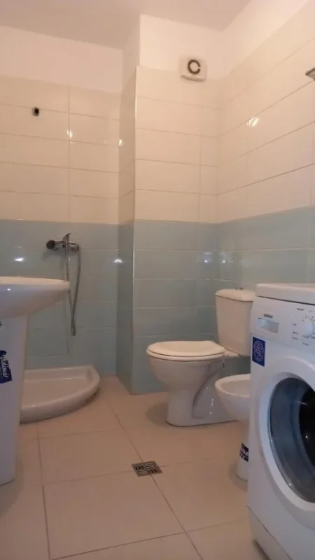 Tirane, jepet me qera apartament 1+1+Ballkon Kati 5, 400 € 