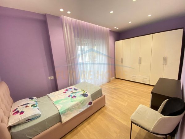 Tirane, jepet me qera apartament 2+1+Ballkon Kati 1, 99 m² 800 € (Rruga e Dibres)