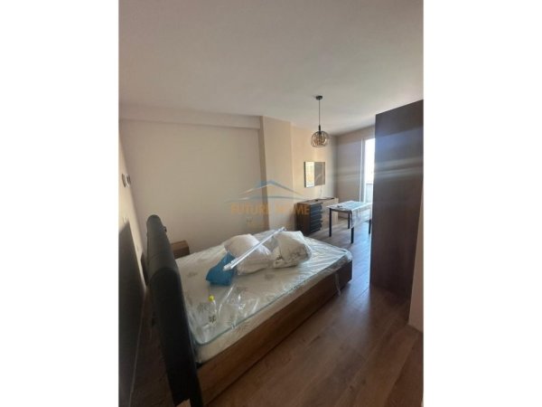 Tirane, jepet me qera apartament 2+1+Ballkon Kati 3, 80 m² 900 € (Rruga e BARRIKADAVE)