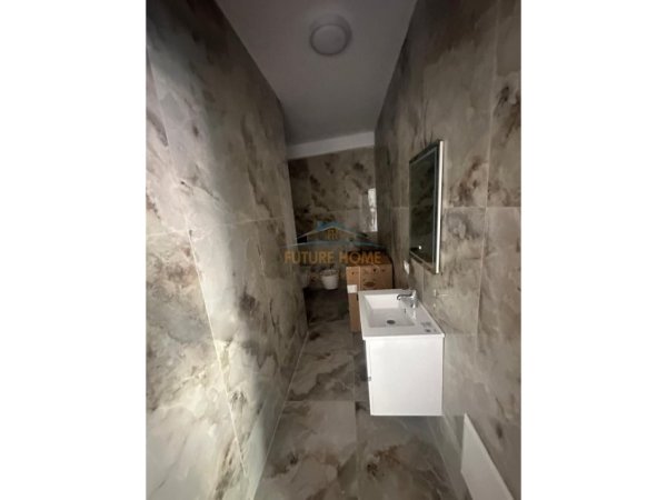 Tirane, jepet me qera apartament 2+1+Ballkon Kati 3, 80 m² 900 € (Rruga e BARRIKADAVE)
