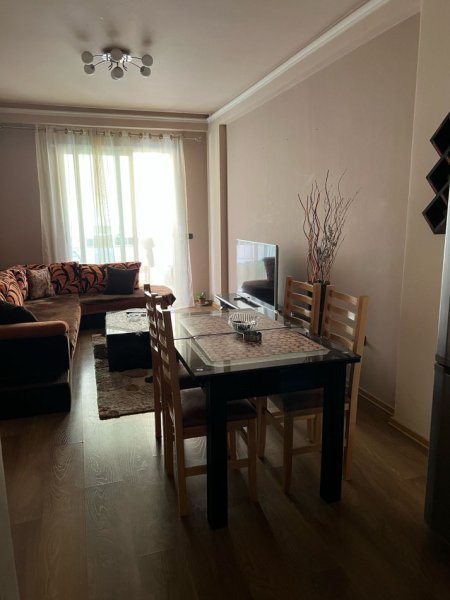 Tirane, jepet me qera apartament 1+1+Aneks+Ballkon Kati 3, 70 m² 350 € (fresk)