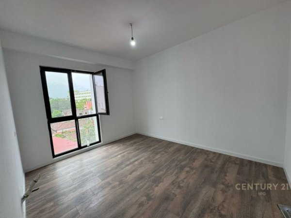 Tirane, jepet me qera apartament 2+1 Kati 2, 117 m² 600 € (Kompleksi Arlis, Rruga e Dibres)
