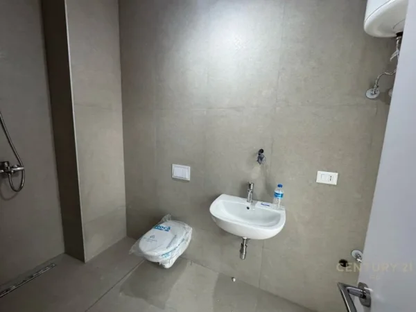 Tirane, jepet me qera apartament 2+1 Kati 2, 117 m² 600 € (Kompleksi Arlis, Rruga e Dibres)