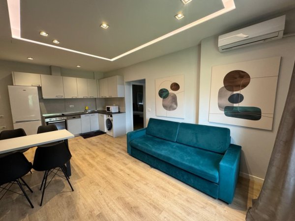 Tirane, jap me qera apartament 2+1+Ballkon Kati 1, 80 m² 700 € (rruga muhamed gjollesha)