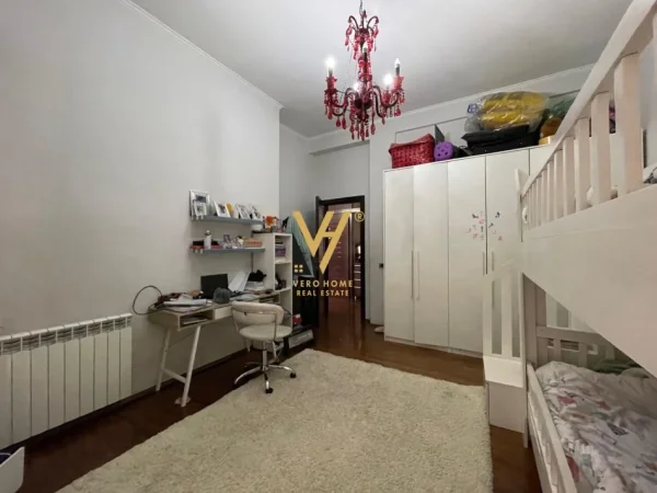 Tirane, jepet me qera apartament 2+1+Ballkon Kati 3, 110 m² 1.500 € (QENDER)