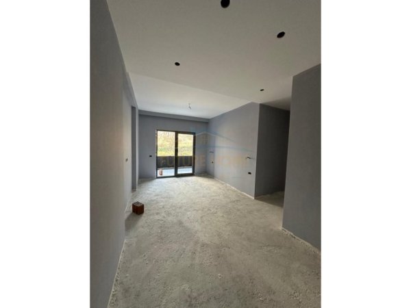 Tirane, shes apartament 2+1+Ballkon Kati 4, 130 m² 286.000 € (Rruga e Elbasanit)