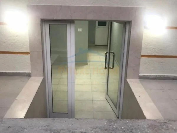 Tirane, shes ambjent biznesi Kati 0, 31 m² 117.800 € (Ish ekspozita)