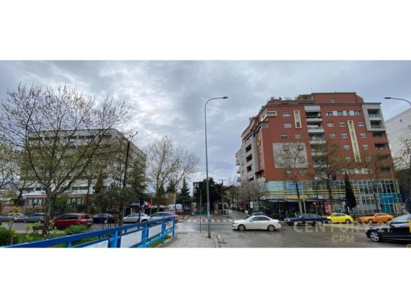 Tirane, shitet ambjent biznesi Kati 1, 137 m² 320.000 € (Ngjitur me Maternitetin e Ri)