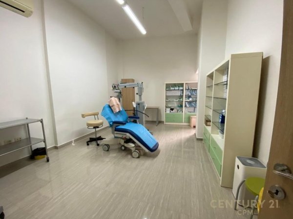 Tirane, shitet ambjent biznesi Kati 1, 137 m² 320.000 € (Ngjitur me Maternitetin e Ri)