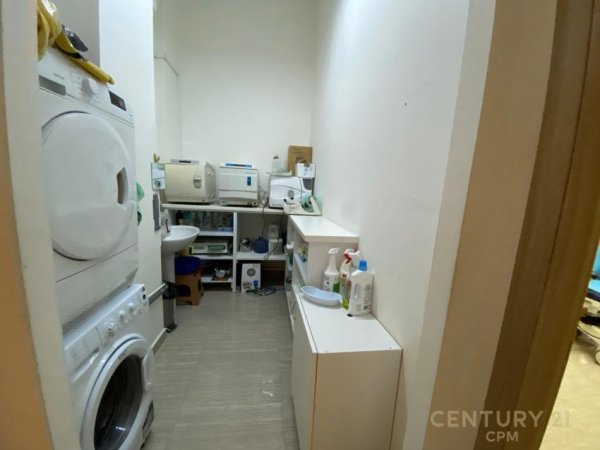 Tirane, shitet ambjent biznesi Kati 1, 137 m² 320.000 € (Ngjitur me Maternitetin e Ri)
