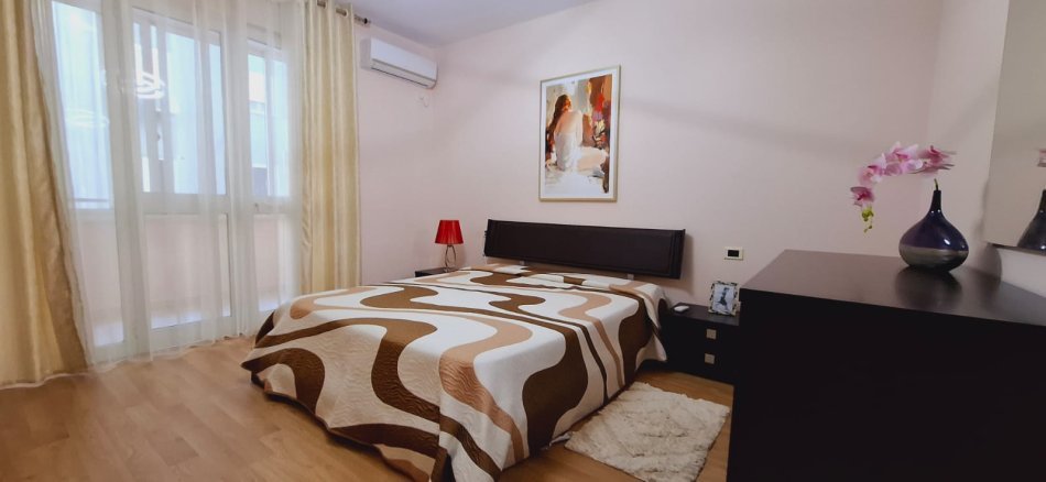 Tirane, jepet me qera apartament 1+1 Kati 3, 77 m² 600 € (Kopshti botanik)