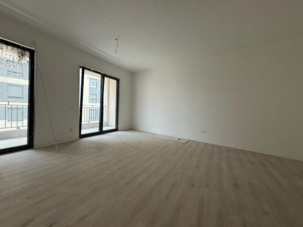 Tirane, shitet apartament 1+1 , 76 m² 163.000 € (Pazari i Ri)