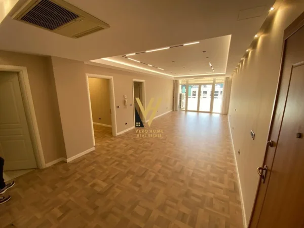 Tirane, jepet me qera zyre Kati 7, 110 m² 1.800 € (AMBASADOR 1)