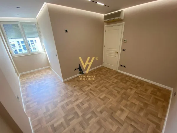 Tirane, jepet me qera zyre Kati 7, 110 m² 1.800 € (AMBASADOR 1)