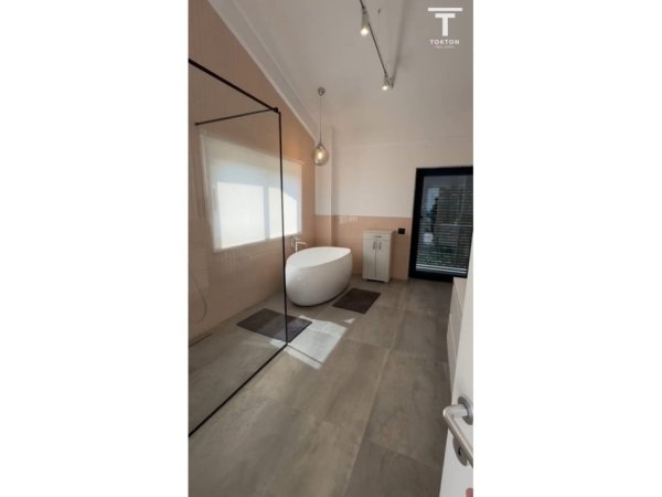 Tirane, jepet me qera Vile 4 Katshe, 1.200 m² 6.500 € (Rruga e Ullishteve, Liqeni i Thatë, Tiranë, TT 2046)