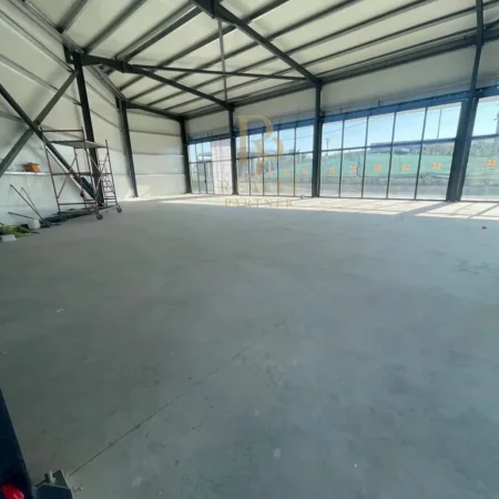 Tirane, jepet me qera ambjent biznesi Kati 0, 400 m² 2.000 € (Kamez)