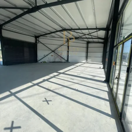 Tirane, jepet me qera ambjent biznesi Kati 0, 400 m² 2.000 € (Kamez)