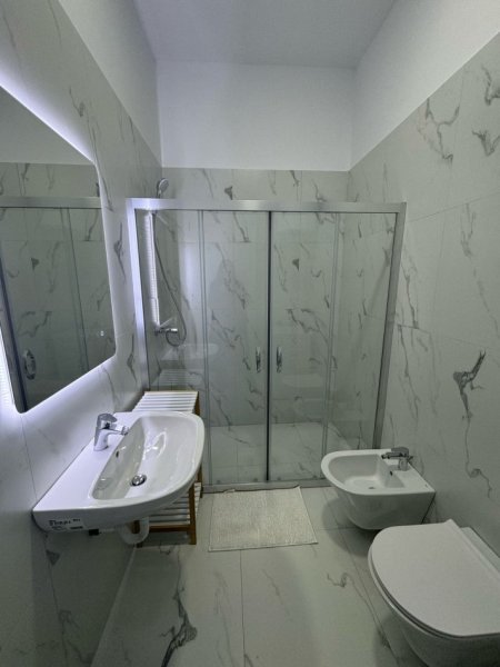 Tirane, jepet me qera apartament 1+1 , 73 m² 700 € (Delijorgji)